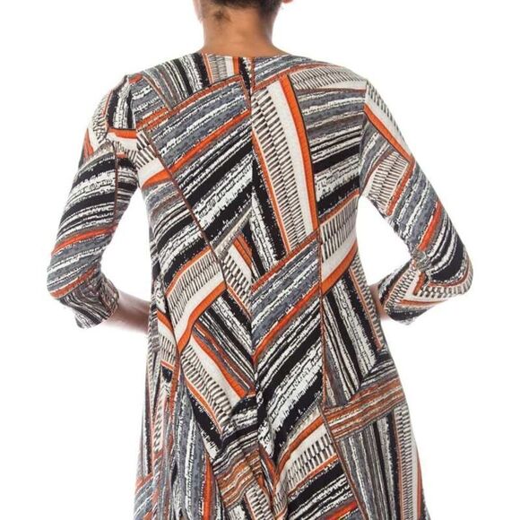 Keyhole Detail Geometric Pattern Swing Dress - Picture 3 of 10